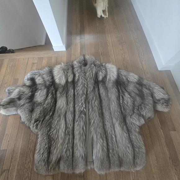 Luxurious Fox Fur Coat - Gray - Picture 16 of 16